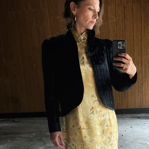 perfect 60's-70s quilted vintage jacket to make any day feel special. Size small - Picture 5 of 5